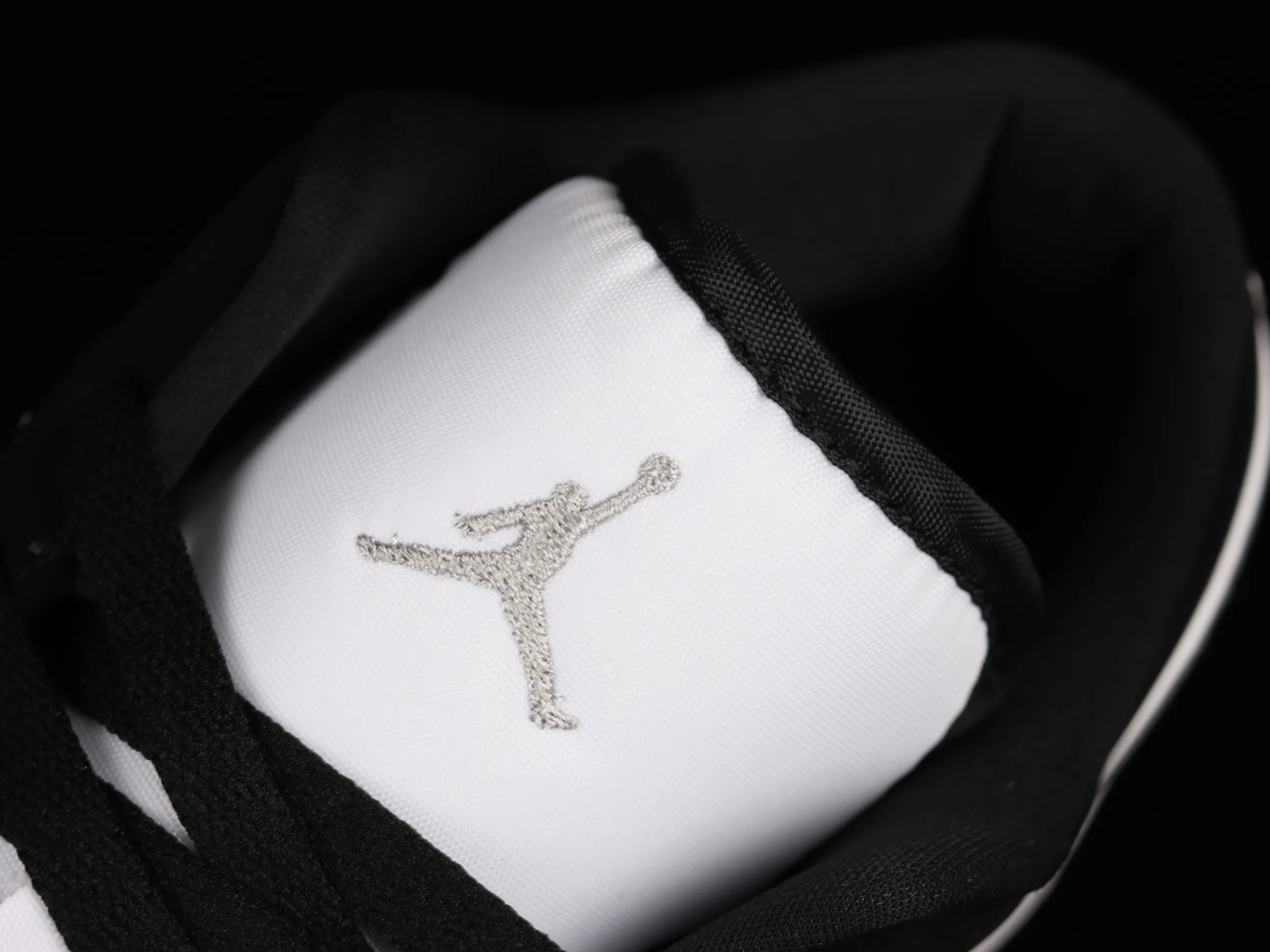 All categories Air Jordan Jordan series basketball shoes Air Jordan 1 Low Air Jordan 1 Low "New Emerald" AJ1 Joe 1 black and white gray 552780-018